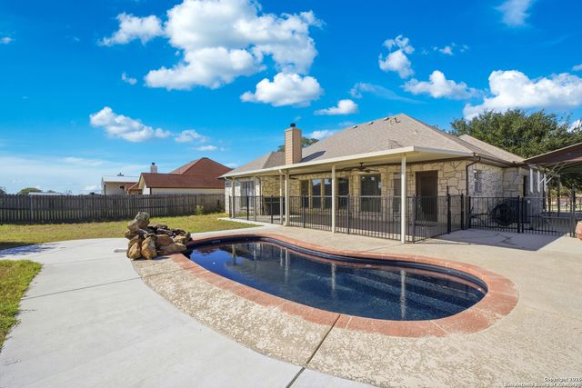 144 Las Palomas Dr, La Vernia, TX 78121