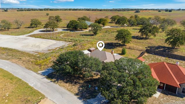 144 Las Palomas Dr, La Vernia, TX 78121