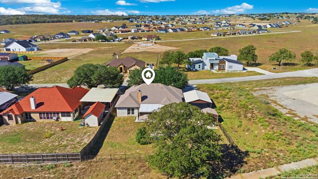 144 Las Palomas Dr, La Vernia, TX 78121