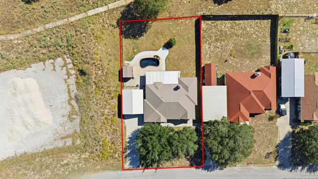 144 Las Palomas Dr, La Vernia, TX 78121