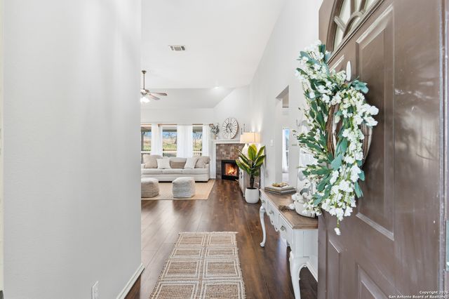 144 Las Palomas Dr, La Vernia, TX 78121