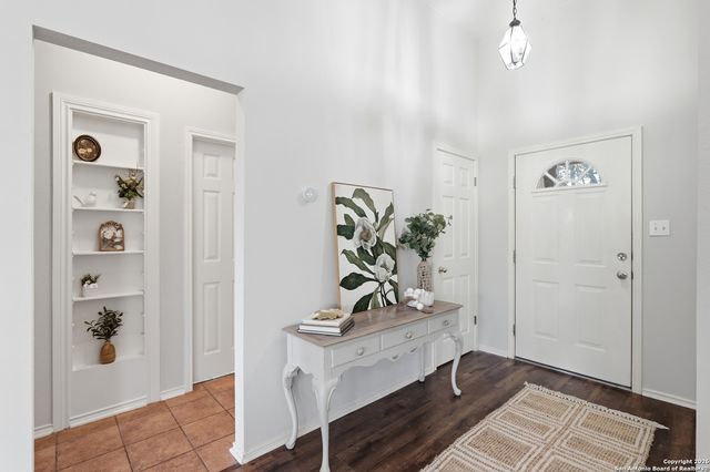 144 Las Palomas Dr, La Vernia, TX 78121