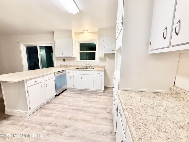 1711 James Madison Drive, Biloxi, MS 39531
