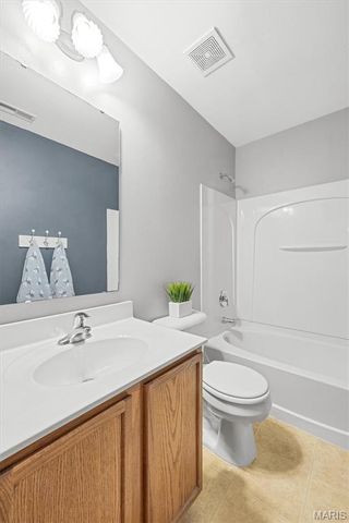 520 Glengarry Court, Wentzville, MO 63385