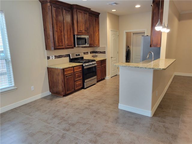 2213 Diamond Dr, Corpus Christi, TX 78414