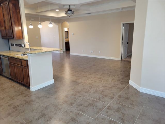 2213 Diamond Dr, Corpus Christi, TX 78414