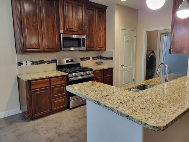 2213 Diamond Dr, Corpus Christi, TX 78414