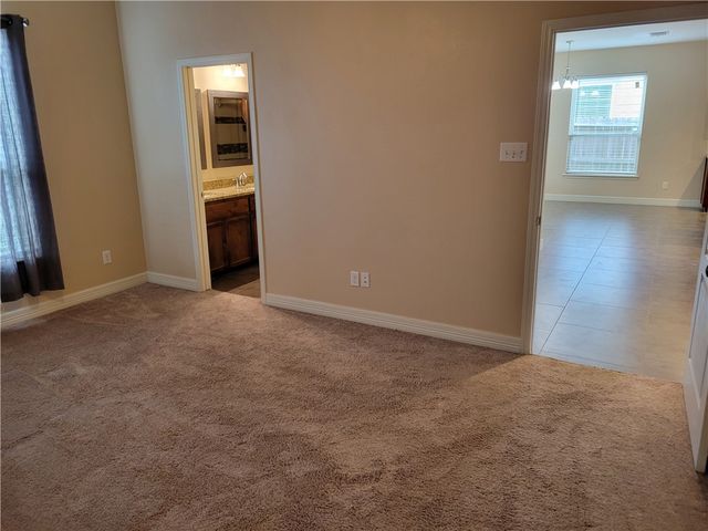 2213 Diamond Dr, Corpus Christi, TX 78414