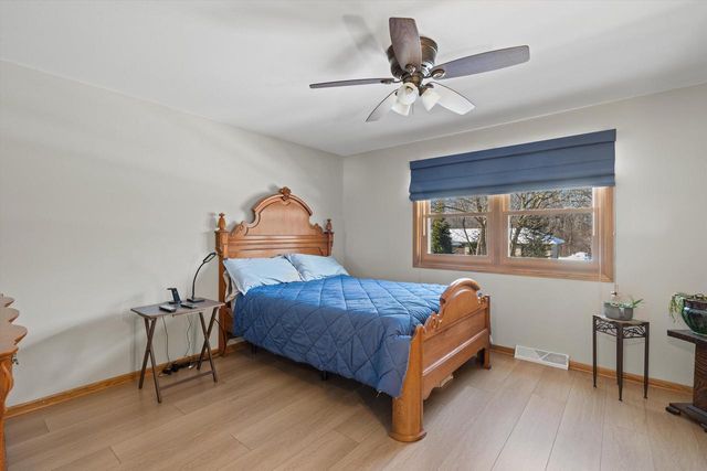 W159N11449 Red Oak CIRCLE, Germantown, WI 53022