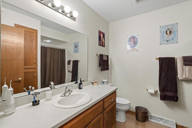W159N11449 Red Oak CIRCLE, Germantown, WI 53022