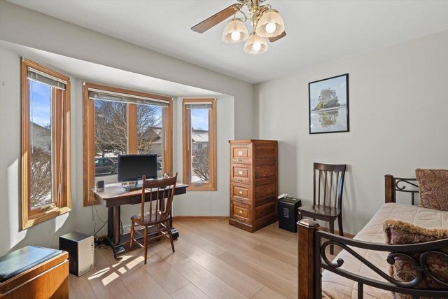 W159N11449 Red Oak CIRCLE, Germantown, WI 53022