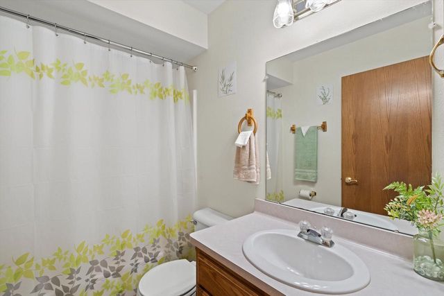 W159N11449 Red Oak CIRCLE, Germantown, WI 53022