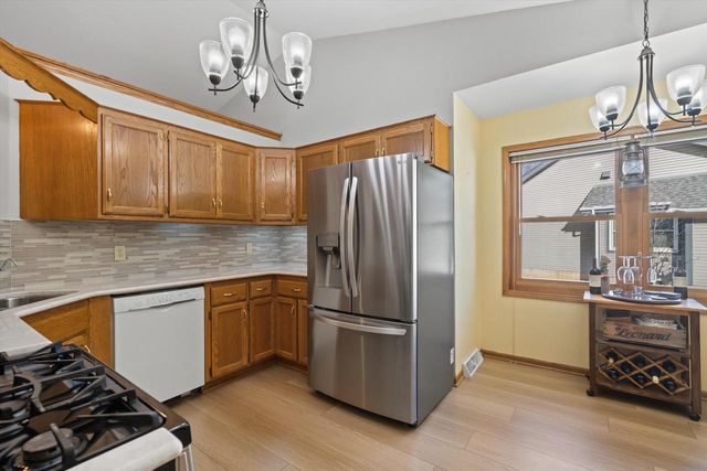 W159N11449 Red Oak CIRCLE, Germantown, WI 53022