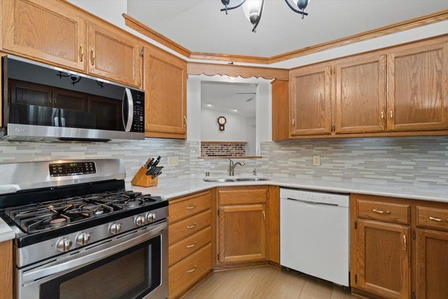 W159N11449 Red Oak CIRCLE, Germantown, WI 53022