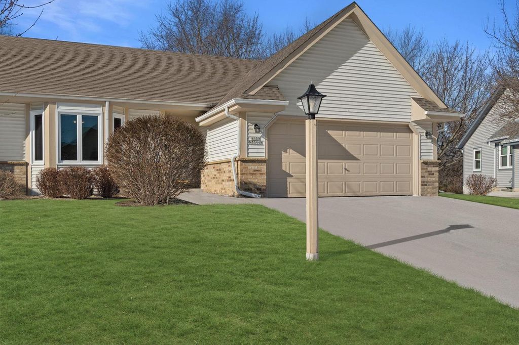 W159N11449 Red Oak CIRCLE, Germantown, WI 53022