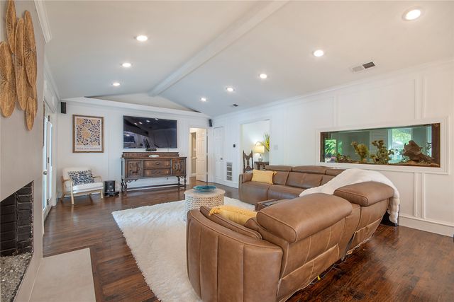 7449 Tophill Lane, Dallas, TX 75248