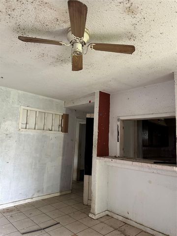 1117 3rd Avenue N, Texas City, TX 77590