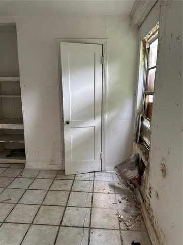 1117 3rd Avenue N, Texas City, TX 77590