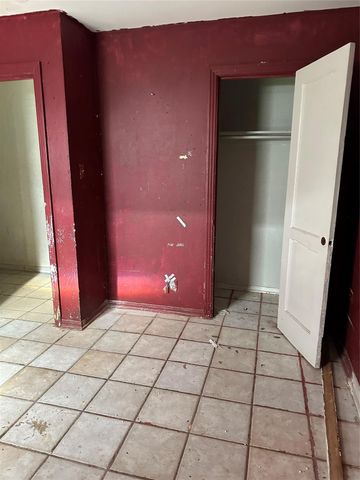 1117 3rd Avenue N, Texas City, TX 77590