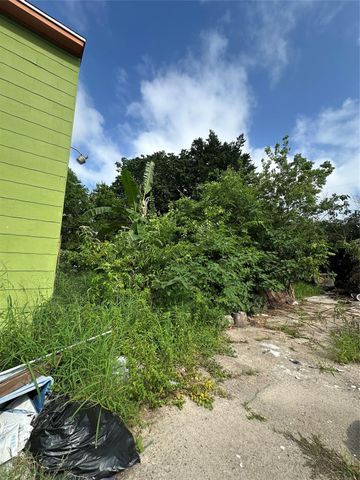 1117 3rd Avenue N, Texas City, TX 77590