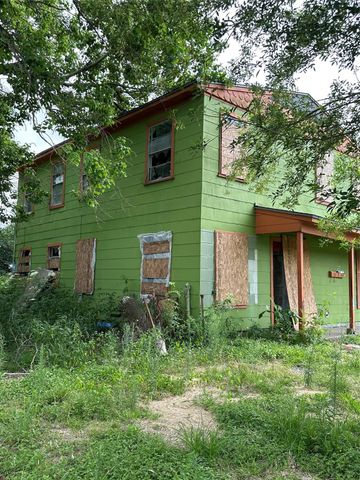 1117 3rd Avenue N, Texas City, TX 77590