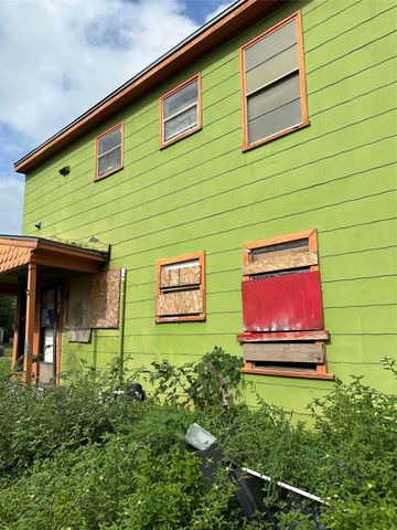 1117 3rd Avenue N, Texas City, TX 77590