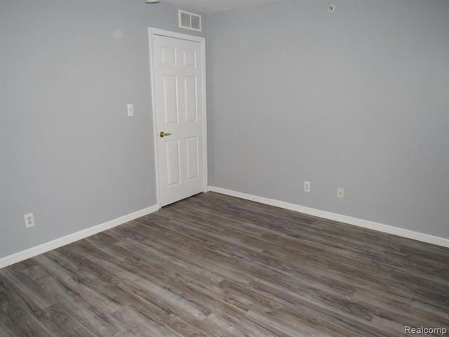 1125 Eureka Road 203, Wyandotte, MI 48192