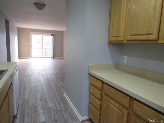 1125 Eureka Road 203, Wyandotte, MI 48192