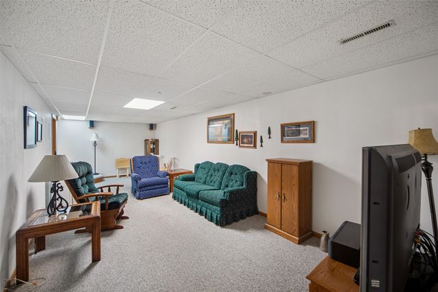 8429 Warren Drive, Des Moines, IA 50320