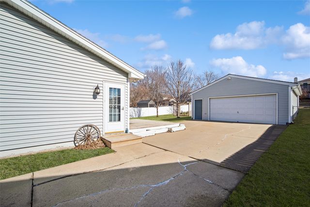 8429 Warren Drive, Des Moines, IA 50320