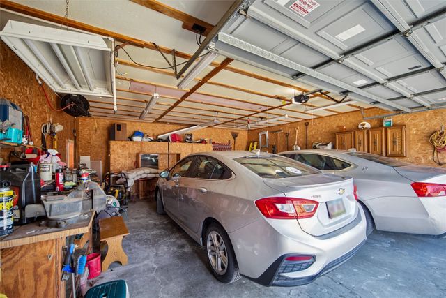 8429 Warren Drive, Des Moines, IA 50320