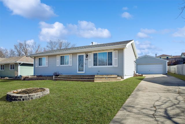 8429 Warren Drive, Des Moines, IA 50320