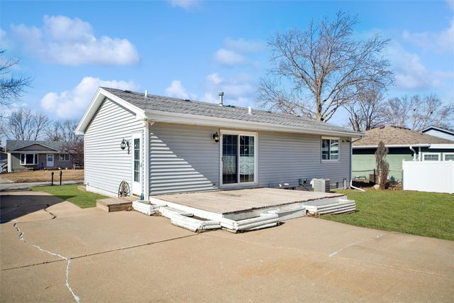 8429 Warren Drive, Des Moines, IA 50320