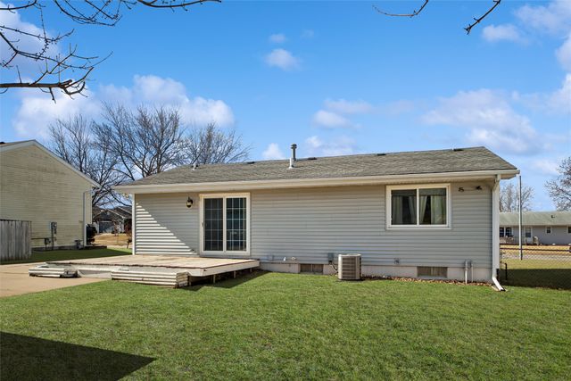 8429 Warren Drive, Des Moines, IA 50320