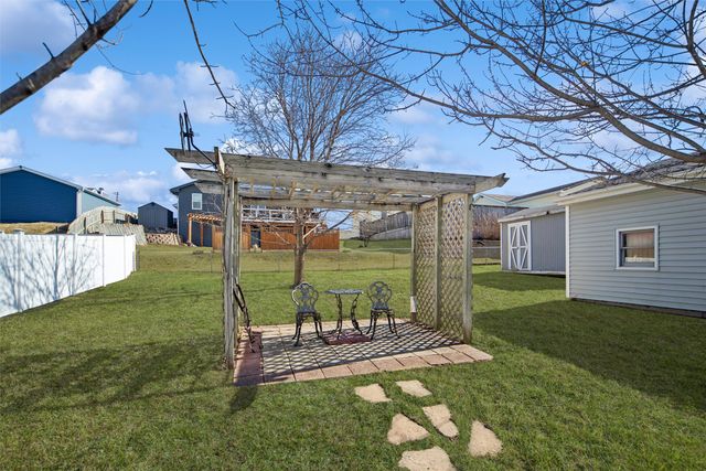 8429 Warren Drive, Des Moines, IA 50320