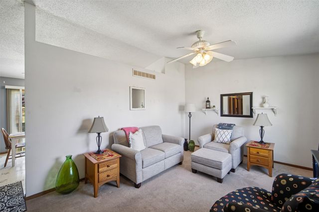 8429 Warren Drive, Des Moines, IA 50320