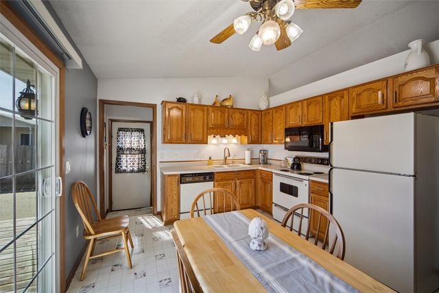 8429 Warren Drive, Des Moines, IA 50320