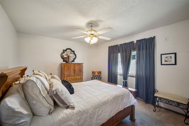 8429 Warren Drive, Des Moines, IA 50320