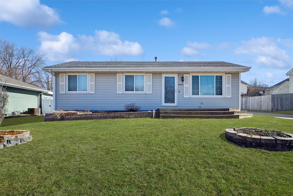 8429 Warren Drive, Des Moines, IA 50320