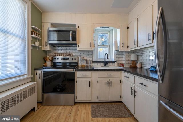 202 DOTTS ST, Pennsburg, PA 18073