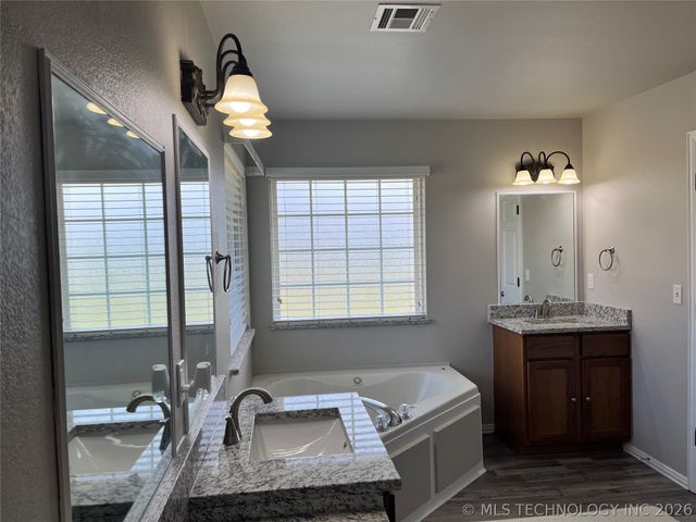 12047 N 193rd East Avenue, Collinsville, OK 74021