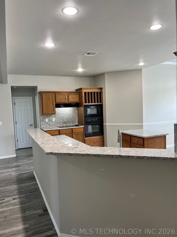 12047 N 193rd East Avenue, Collinsville, OK 74021