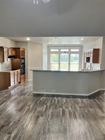 12047 N 193rd East Avenue, Collinsville, OK 74021