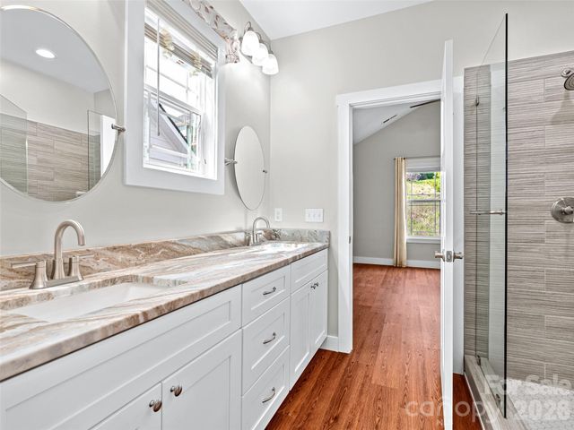 237 Leyland Circle, Hendersonville, NC 28792