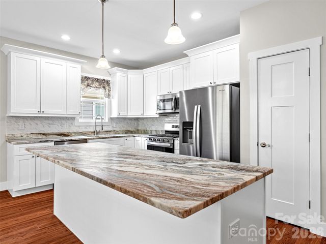 237 Leyland Circle, Hendersonville, NC 28792