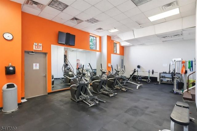 60 Parkway Dr, East Orange City, NJ 07017