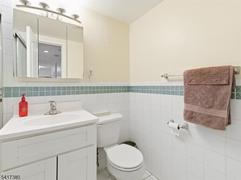 60 Parkway Dr, East Orange City, NJ 07017 — photo 4