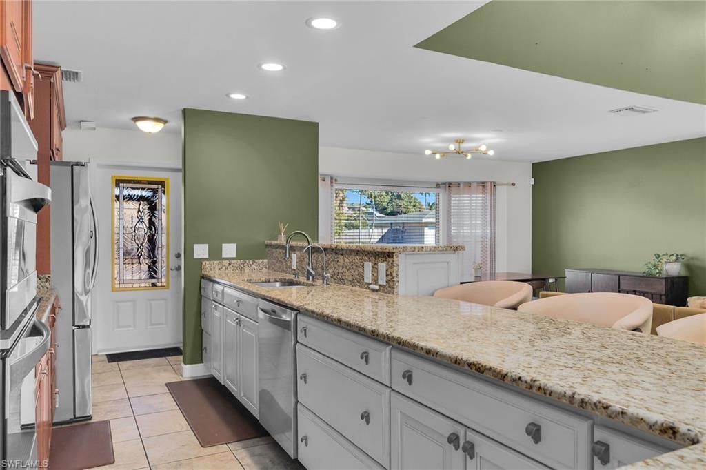 Image 12 of property listing at 102 SE 42nd ST, Cape Coral, FL 33904