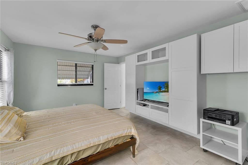 Image 17 of property listing at 102 SE 42nd ST, Cape Coral, FL 33904