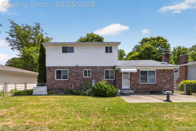 1018 Virginia Avenue, Marysville, MI 48040